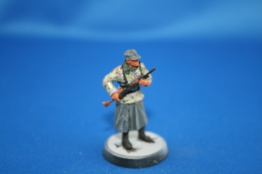 Nordwind 1/48  013 german soldier in greycoat with MG 34